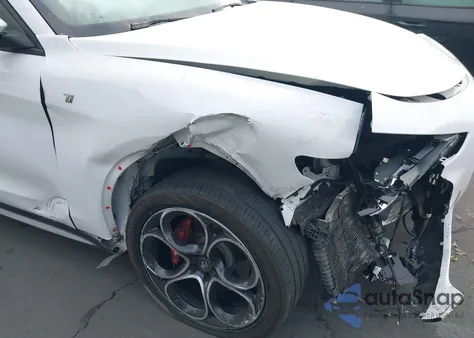 2022 Alfa Romeo Stelvio Ti Awd z USA, uszkodzony, nr VIN ZASPAKBNXN7D32081